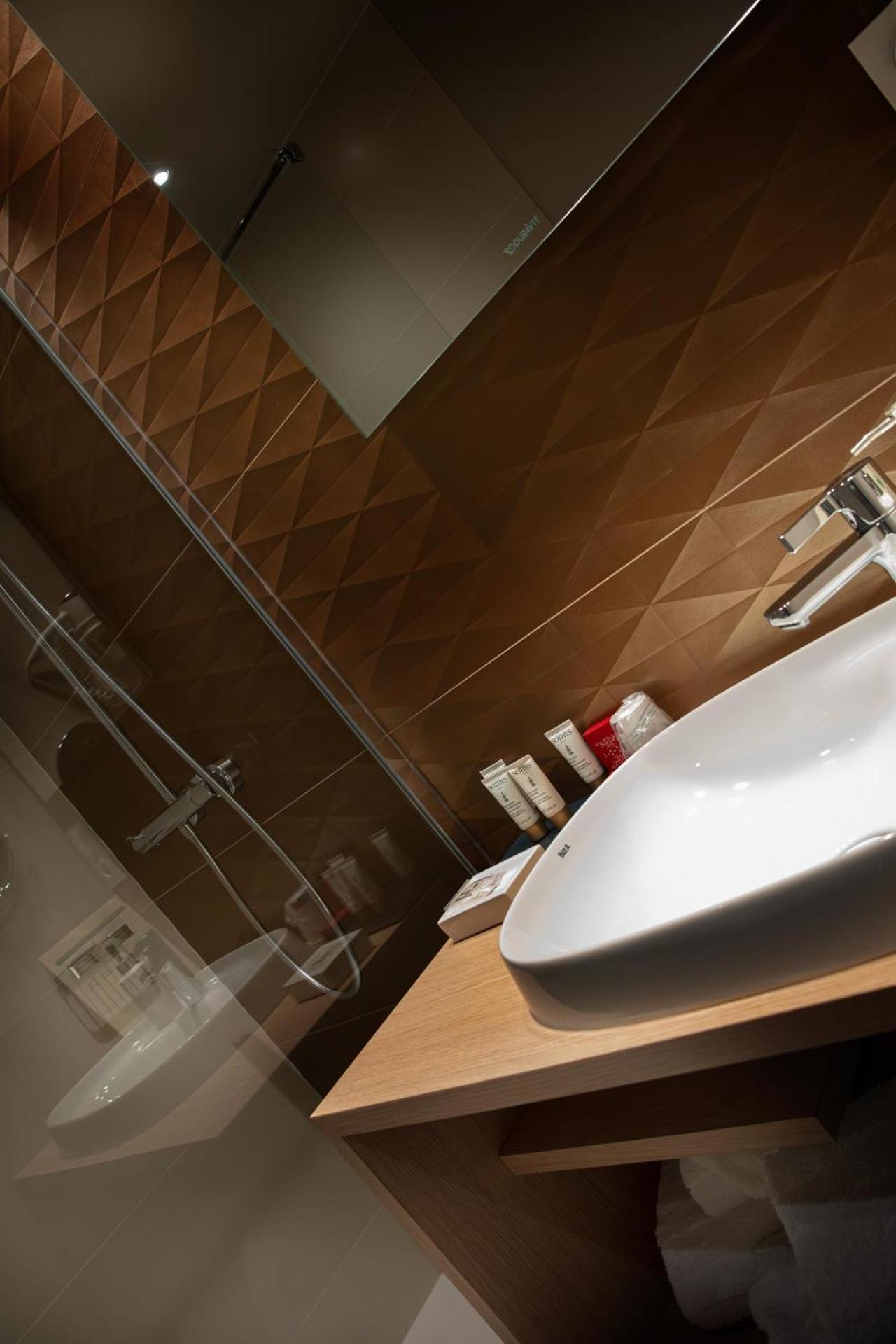 L'Aubiniere Hotel Restaurant & Spa Saint-Ouen-les-Vignes Екстериор снимка