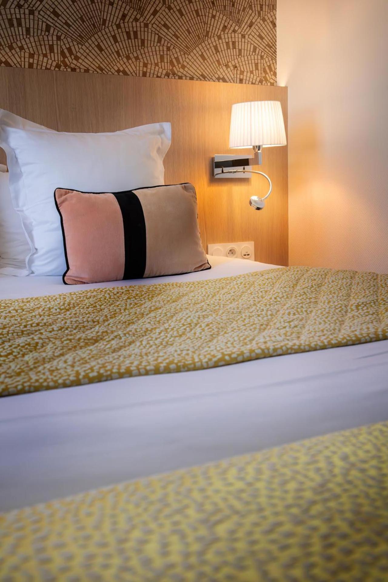 L'Aubiniere Hotel Restaurant & Spa Saint-Ouen-les-Vignes Екстериор снимка