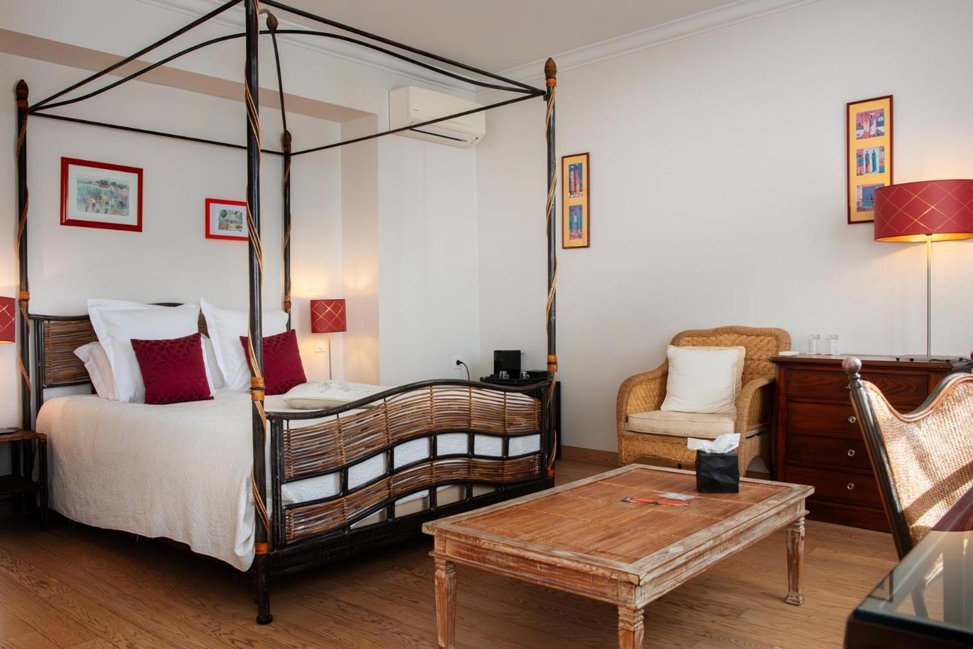 L'Aubiniere Hotel Restaurant & Spa Saint-Ouen-les-Vignes Екстериор снимка