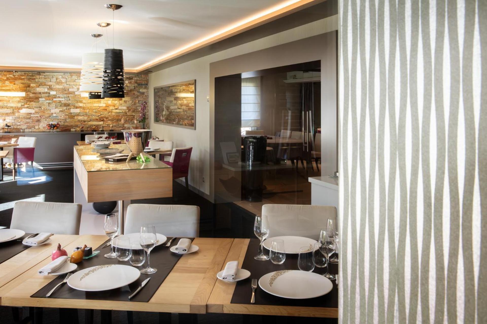 L'Aubiniere Hotel Restaurant & Spa Saint-Ouen-les-Vignes Екстериор снимка