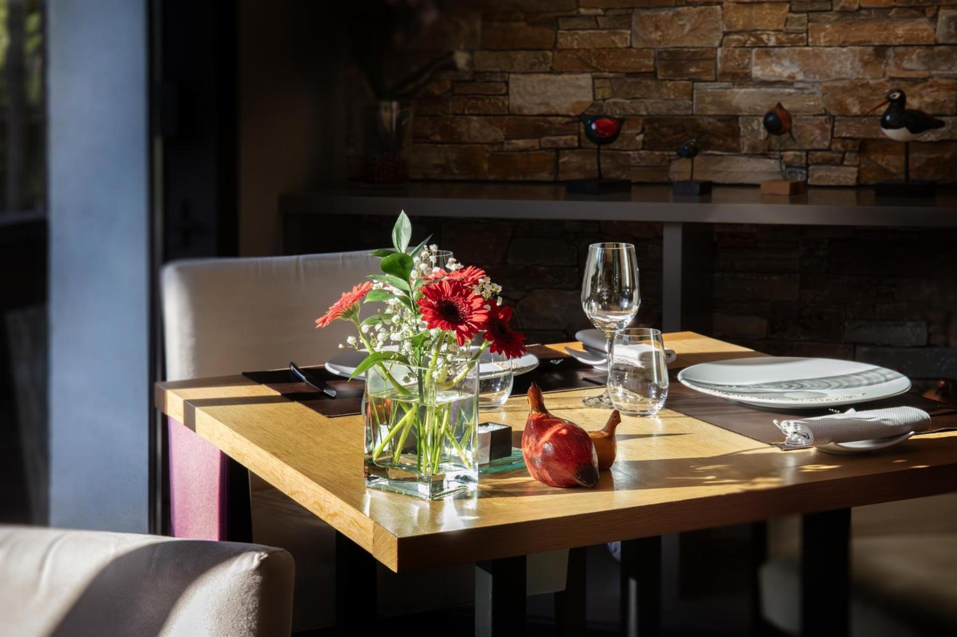L'Aubiniere Hotel Restaurant & Spa Saint-Ouen-les-Vignes Екстериор снимка