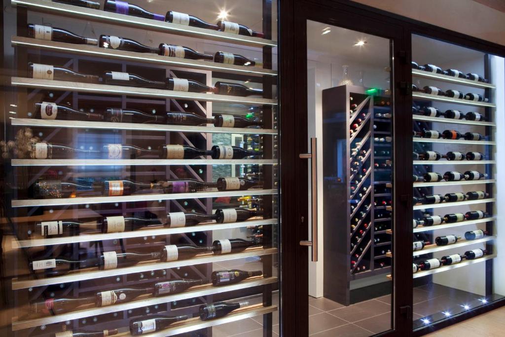 L'Aubiniere Hotel Restaurant & Spa Saint-Ouen-les-Vignes Екстериор снимка