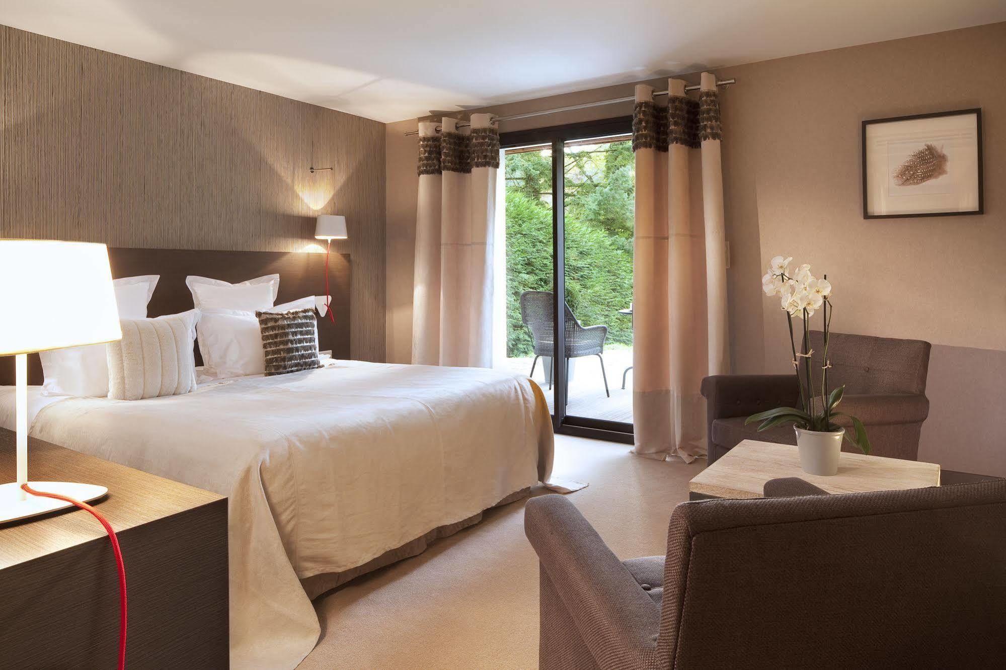 L'Aubiniere Hotel Restaurant & Spa Saint-Ouen-les-Vignes Екстериор снимка